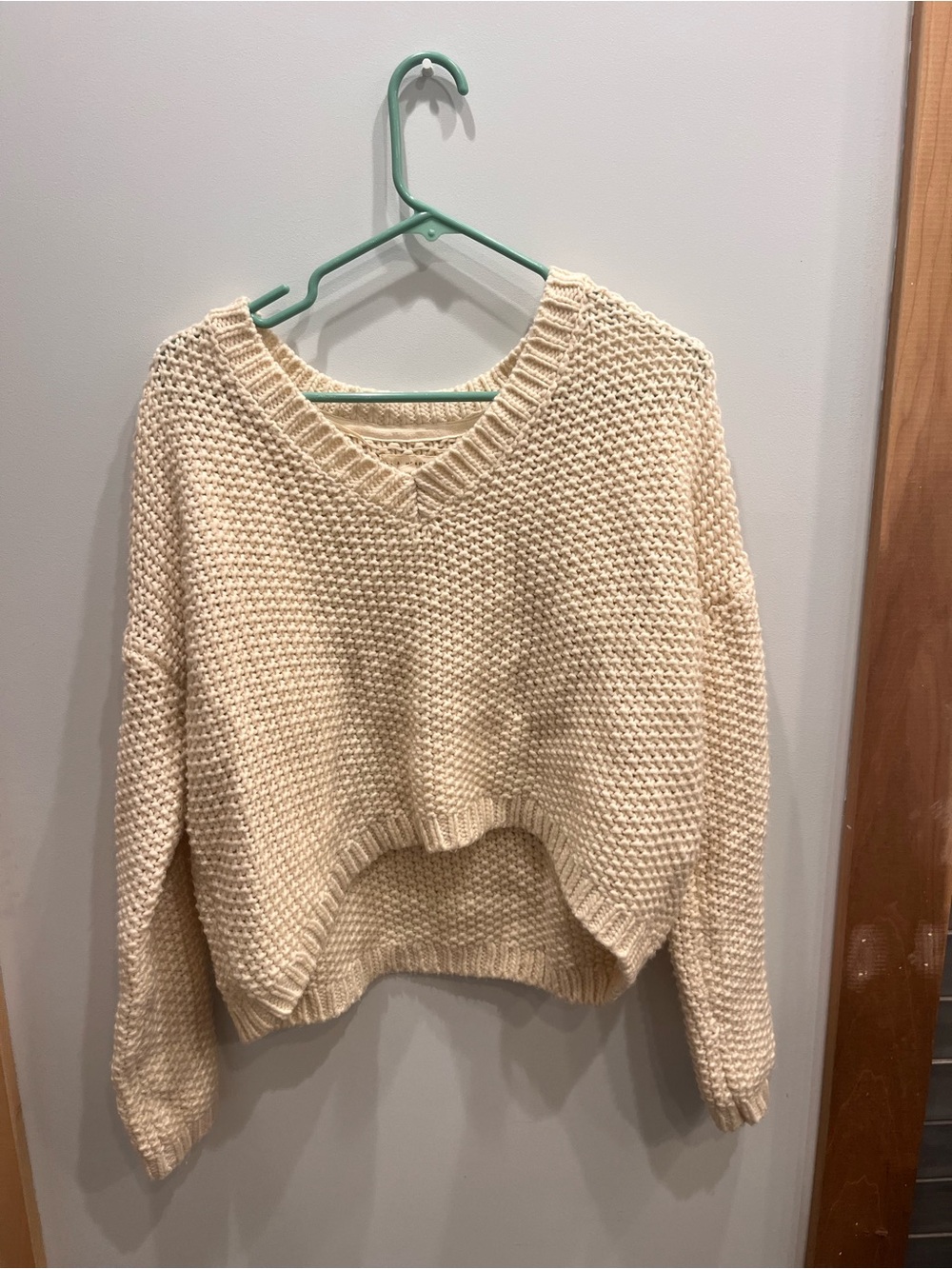 La Hearts Cream V-Neck Cropped Chunky Knit Sweater